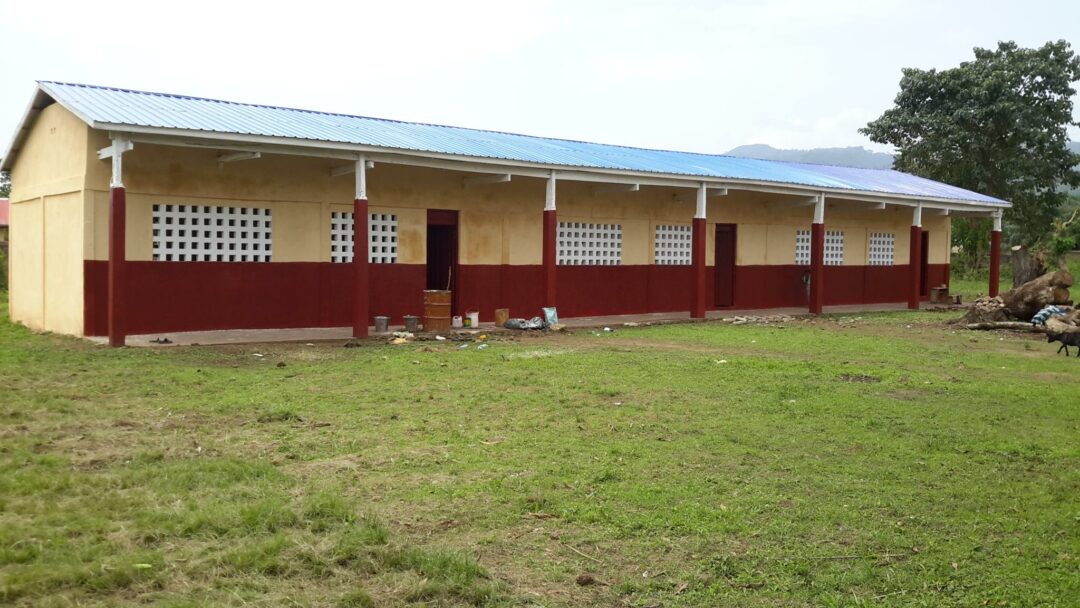 Projet de rénovation complète d’un bâtiment scolaire délabré à Hanyigba-Duga financé par la Touche d’Espoir pour un Avenir Meilleur (T.E.A.M) en 2019