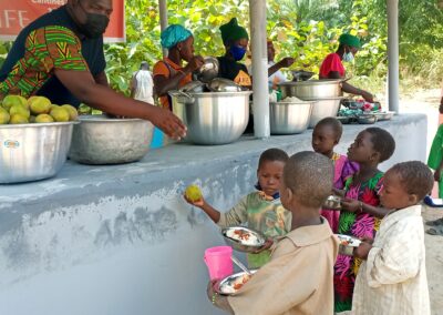 Cantine scolaire (Distribution journalière de repas et fruits)