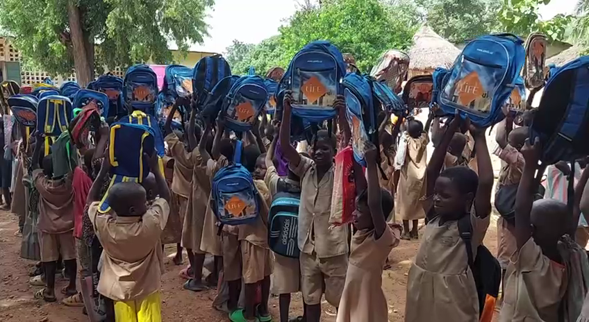 Projet « École pour tous » : Distribution de kits scolaires complets à 2500 élèves dans 12 écoles