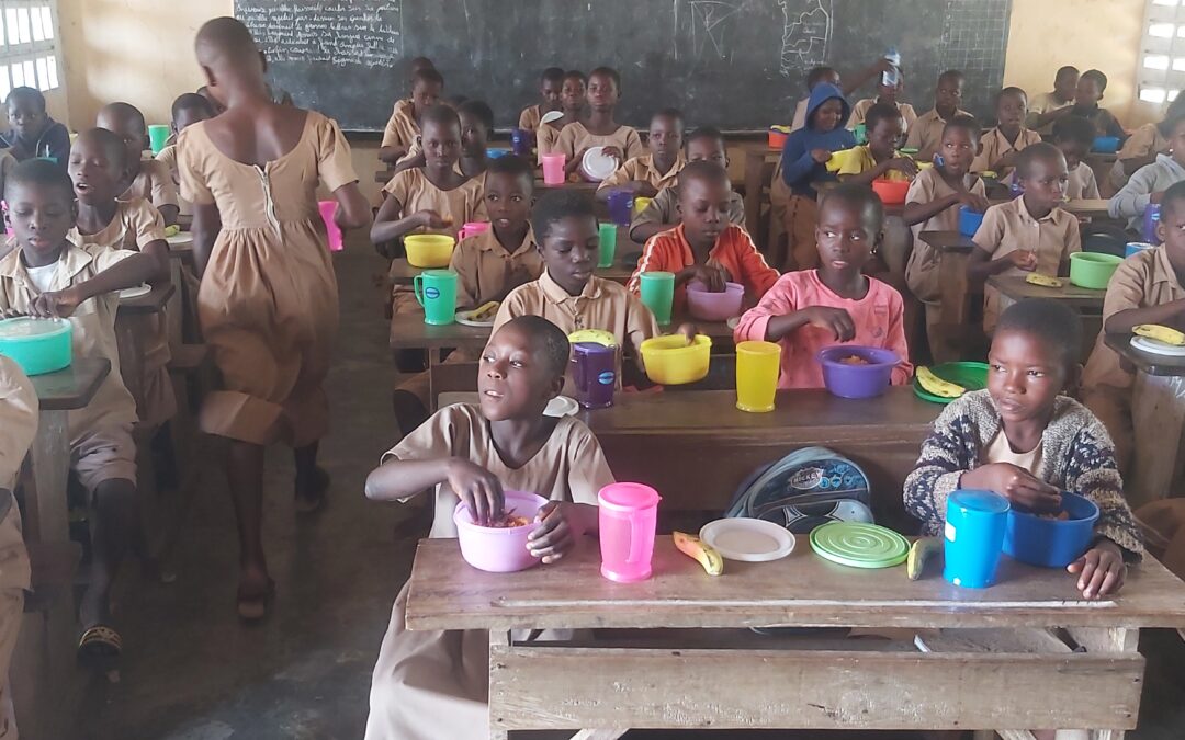 Cantine scolaire dans 3 écoles primaires « Distribution journalière de repas et fruits »